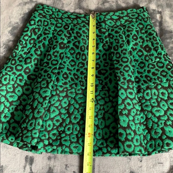 Women’s Banana Republic kelley green leopard print skirt - Picture 6 of 8